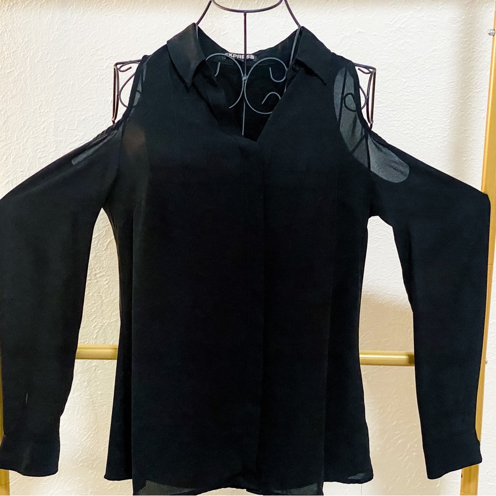 Med - Cold shoulder button up - Express